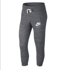 Nike Grey Cropped Joggers NEW USED